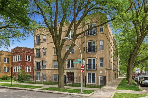 $180,000 | 2556 West Rosemont Avenue, Unit 1, Chicago, IL 60659
