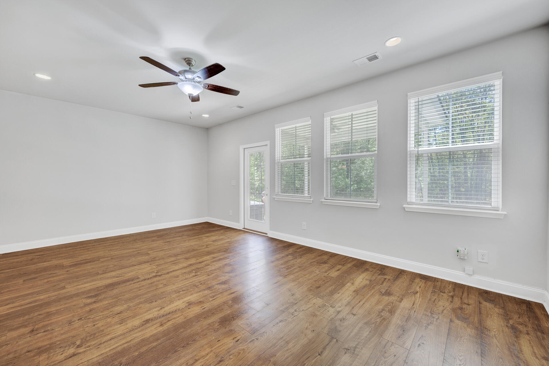 7807 Montview Road North Charleston, SC 29418 - Photo 11 of 41 7807Montview-12