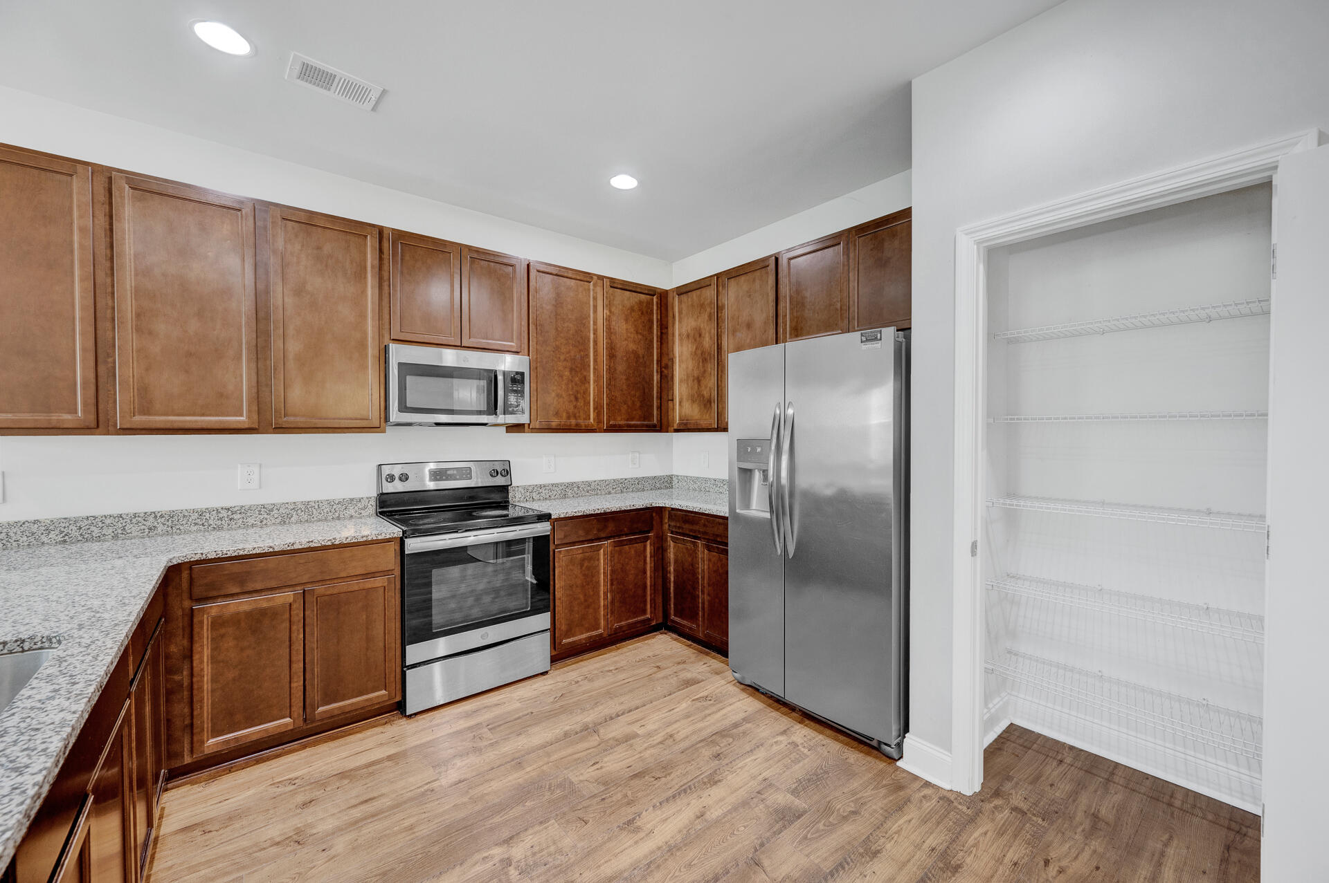 7807 Montview Road North Charleston, SC 29418 - Photo 9 of 41 7807Montview-09