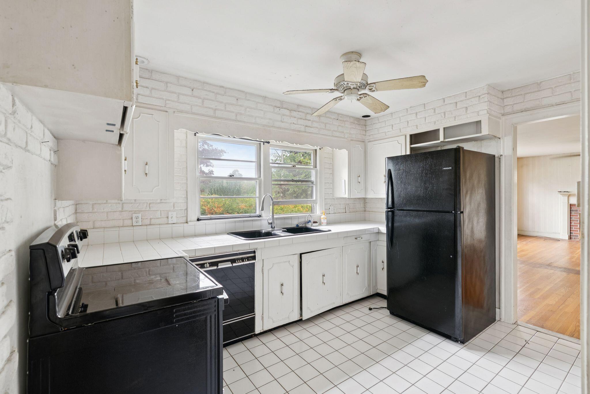 34 Ocean House Road Cape Elizabeth, ME 04107 - Photo 3 of 14 Kitchen