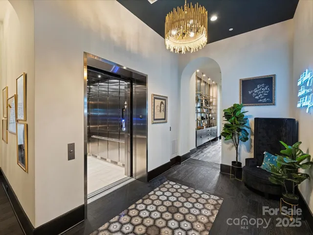 a view of entryway with livingroom