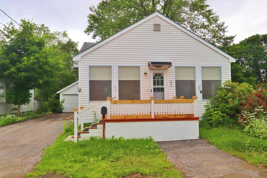 252 Maple Street Bangor, ME 04401 - Photo 2 of 16 IMG_0938 (Copy)