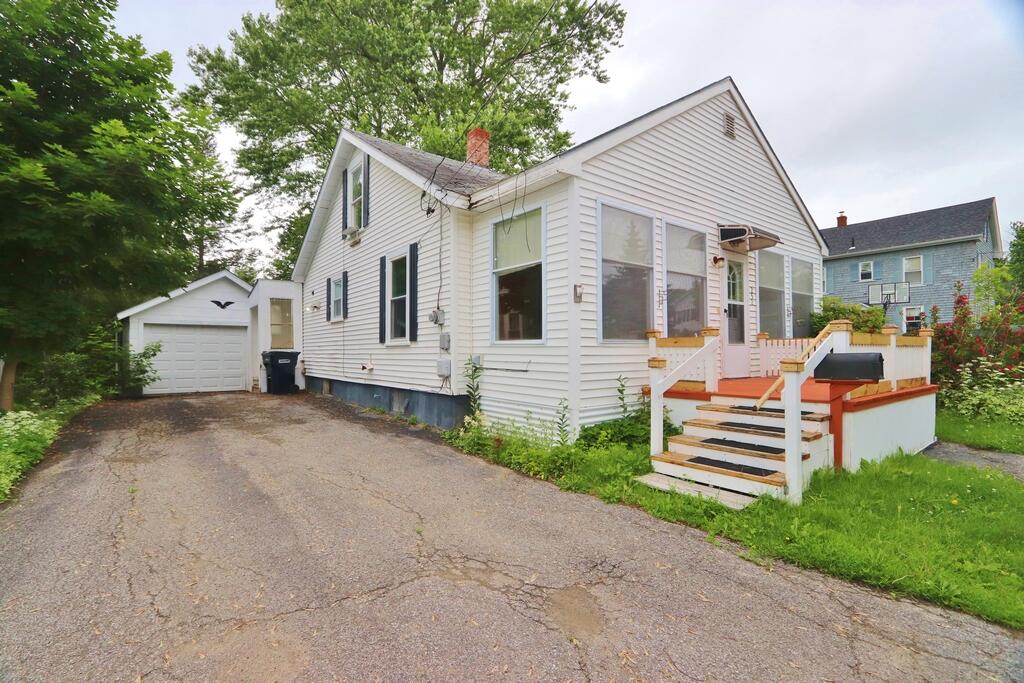 252 Maple Street Bangor, ME 04401 - Photo 3 of 16 IMG_0937 (Copy)