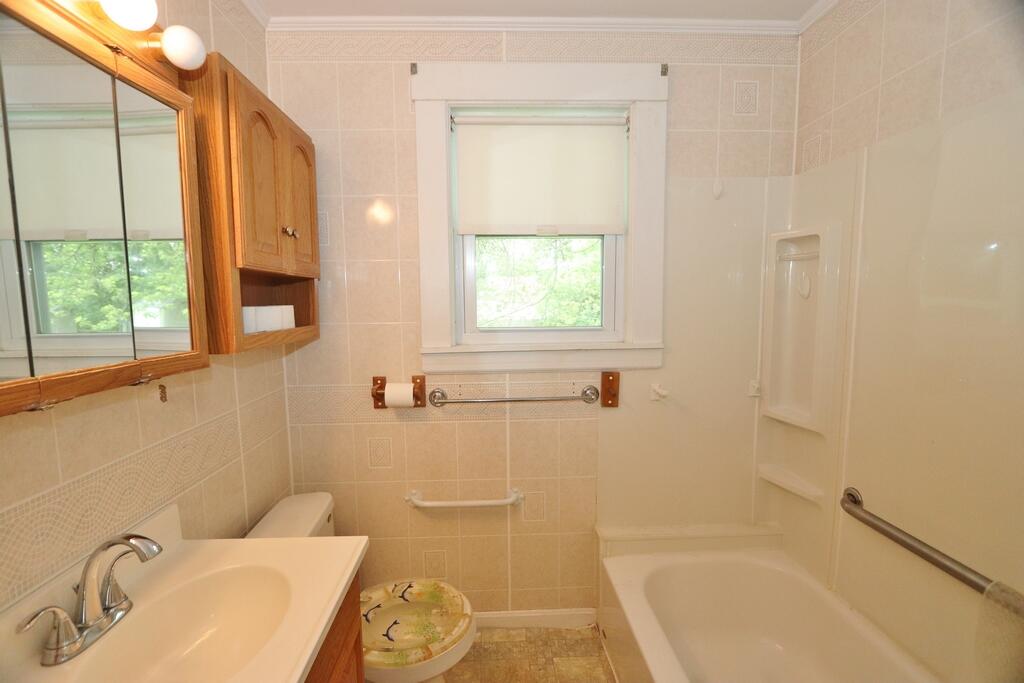 252 Maple Street Bangor, ME 04401 - Photo 9 of 16 IMG_0927 (Copy)