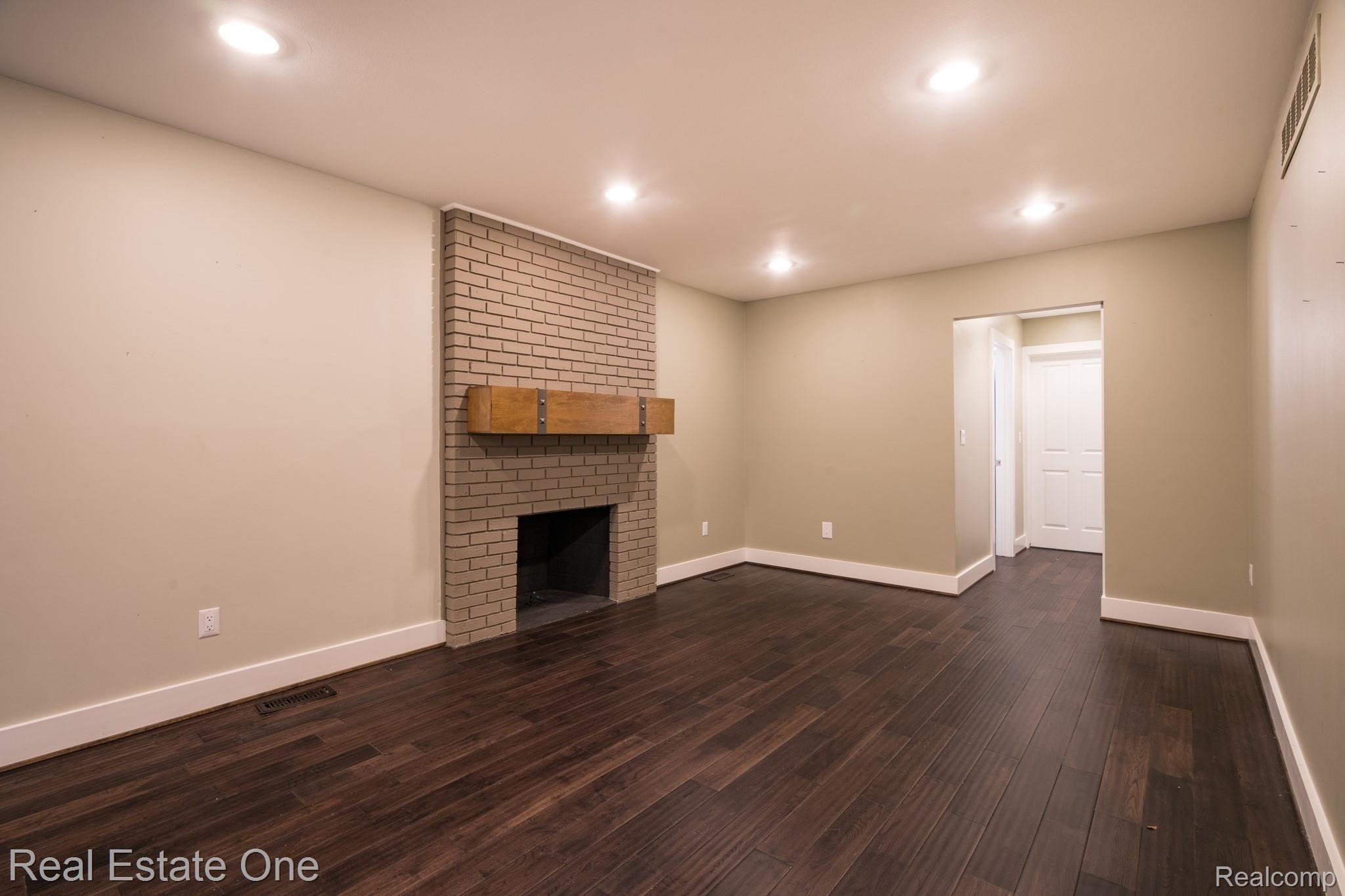 5382 Ridge Court Troy, MI 48098 - Photo 11 of 47 5382-Ridge-Ct-19.JPG