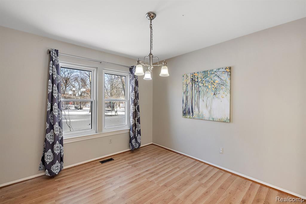 28696 Roxbury Street Farmington Hills, MI 48331 - Photo 11 of 55