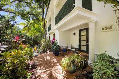 $2,890,000 | 2301 Tigertail Avenue, Coconut Grove, FL 33133