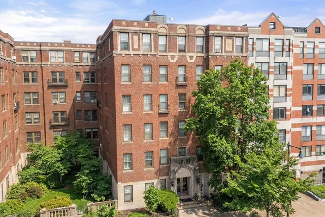 $439,000 | 1945 Commonwealth Avenue, Unit 4, Boston, MA 02135