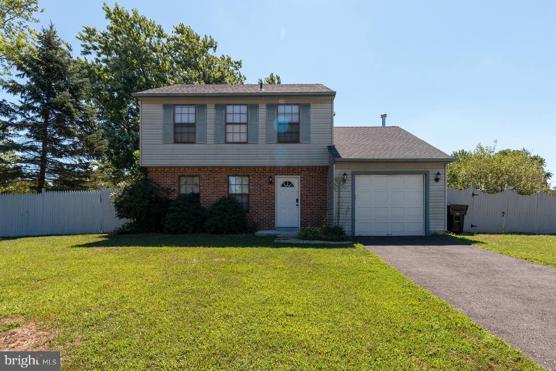 43 Hawthorne Road Sicklerville, NJ 08081 - Photo 1 of 28 Gallery Image 1