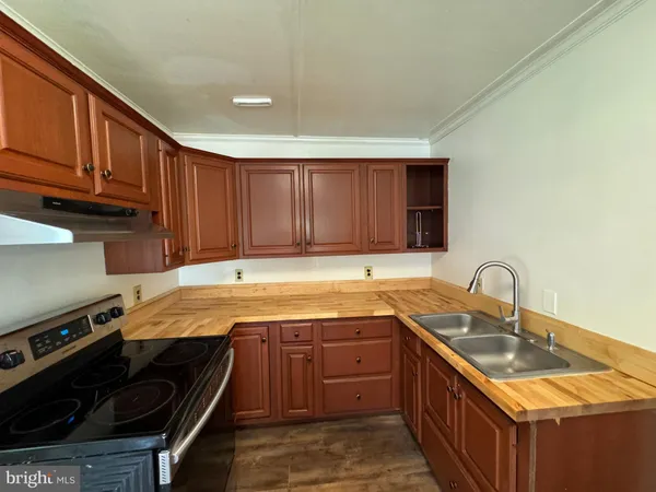 $2,050 | 1005 Manning Drive, Fredericksburg, VA 22405