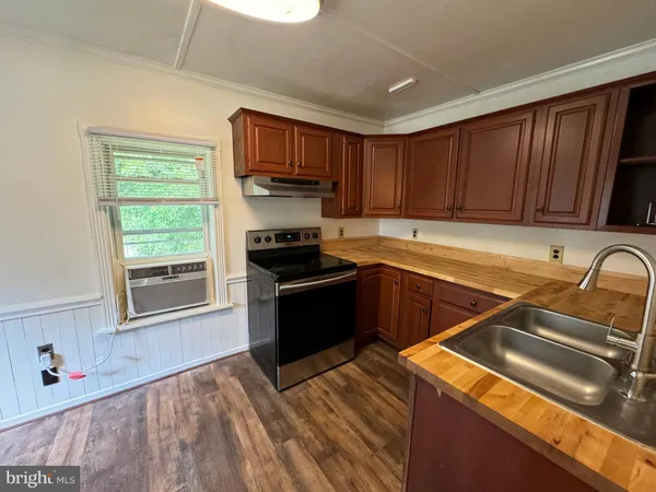 $2,050 | 1005 Manning Drive, Fredericksburg, VA 22405