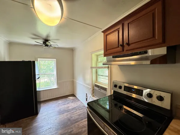 $2,050 | 1005 Manning Drive, Fredericksburg, VA 22405