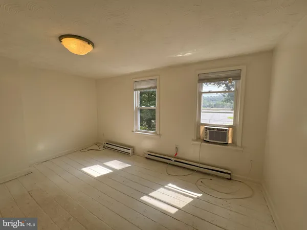 $2,050 | 1005 Manning Drive, Fredericksburg, VA 22405