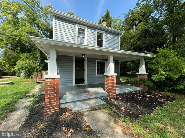 $2,050 | 1005 Manning Drive, Fredericksburg, VA 22405