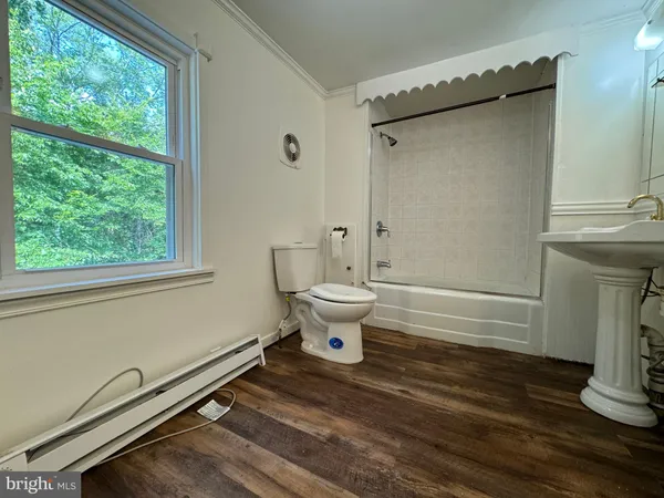 $2,050 | 1005 Manning Drive, Fredericksburg, VA 22405