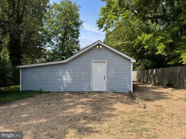 $2,050 | 1005 Manning Drive, Fredericksburg, VA 22405