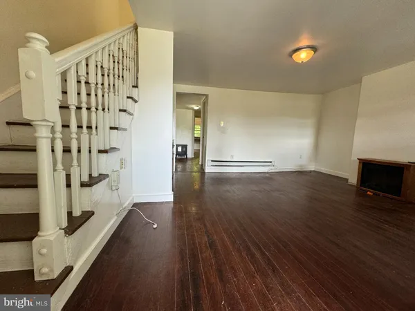 $2,050 | 1005 Manning Drive, Fredericksburg, VA 22405