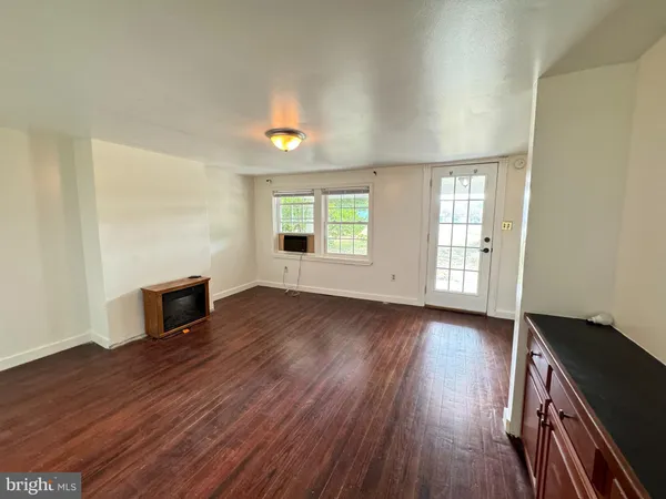 $2,050 | 1005 Manning Drive, Fredericksburg, VA 22405