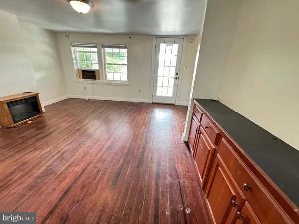 $2,050 | 1005 Manning Drive, Fredericksburg, VA 22405