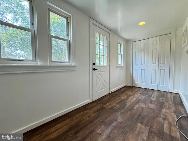 $2,050 | 1005 Manning Drive, Fredericksburg, VA 22405