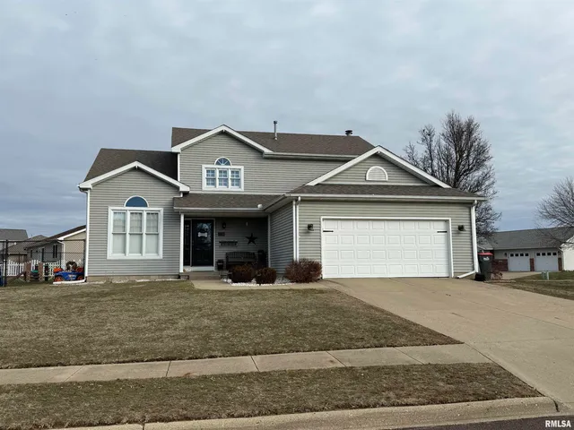 $285,000 | 2301 Arlington Circle, Pekin, IL 61554
