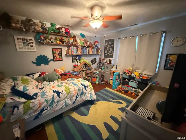 $285,000 | 2301 Arlington Circle, Pekin, IL 61554