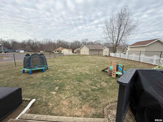 $285,000 | 2301 Arlington Circle, Pekin, IL 61554