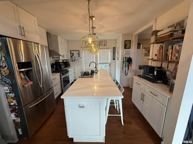 $285,000 | 2301 Arlington Circle, Pekin, IL 61554