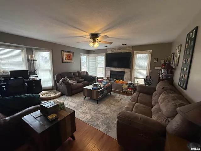 $285,000 | 2301 Arlington Circle, Pekin, IL 61554