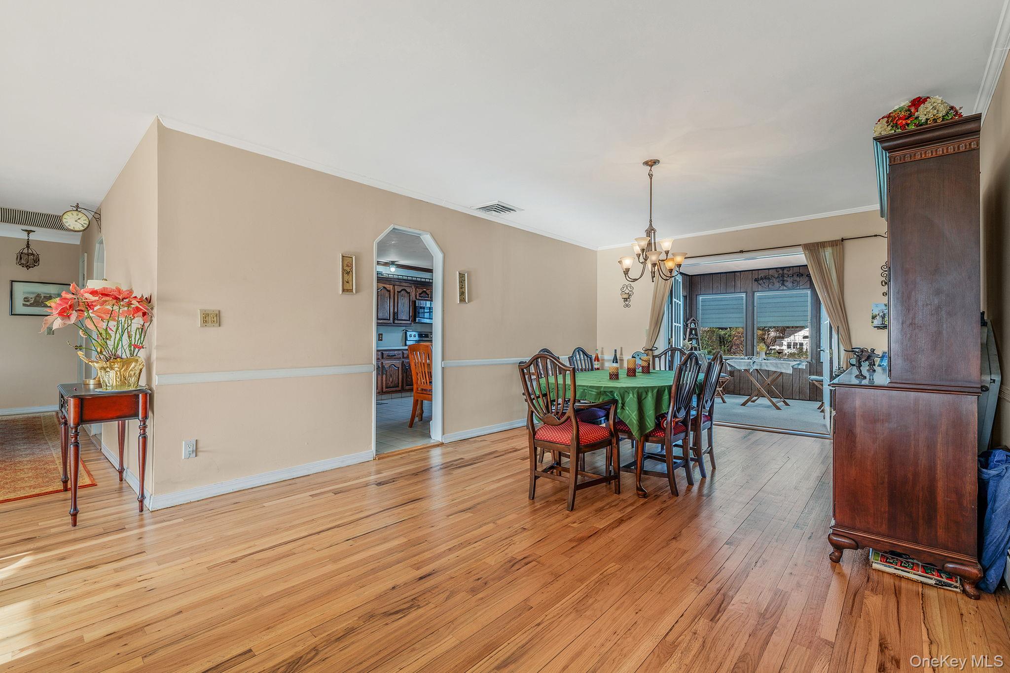 146 Awixa Avenue Bay Shore, NY 11706 - Photo 12 of 40