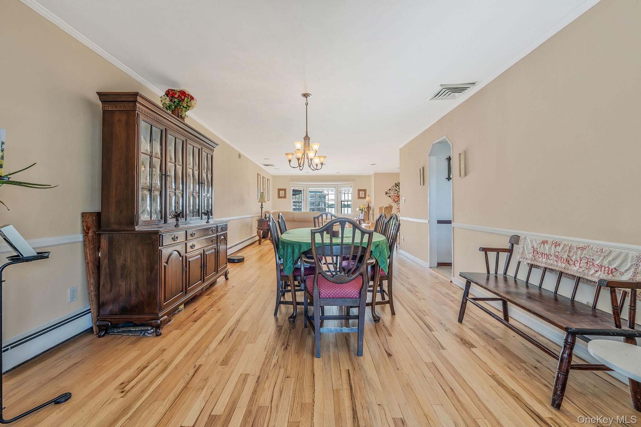 146 Awixa Avenue Bay Shore, NY 11706 - Photo 13 of 40