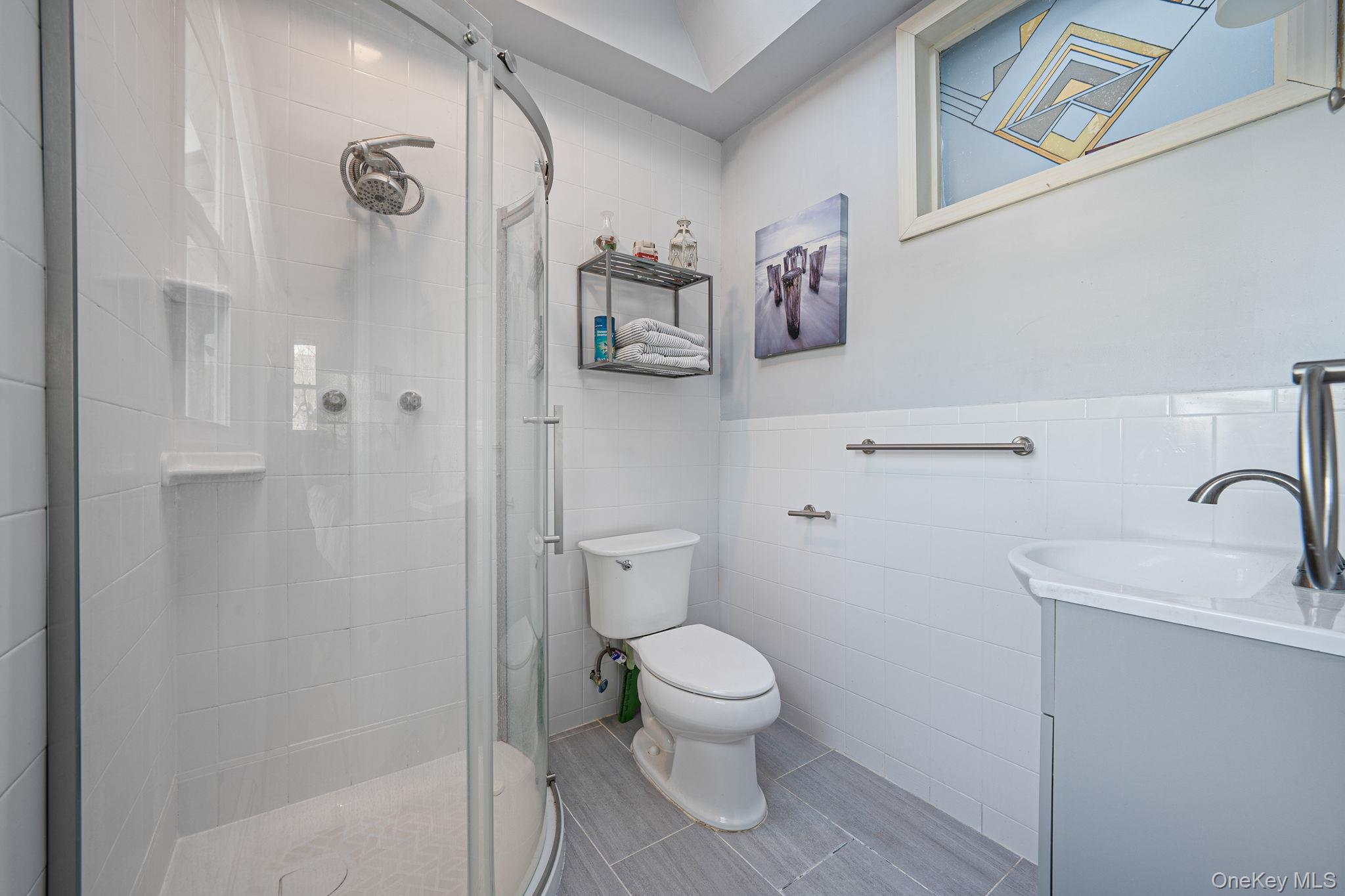 146 Awixa Avenue Bay Shore, NY 11706 - Photo 22 of 40