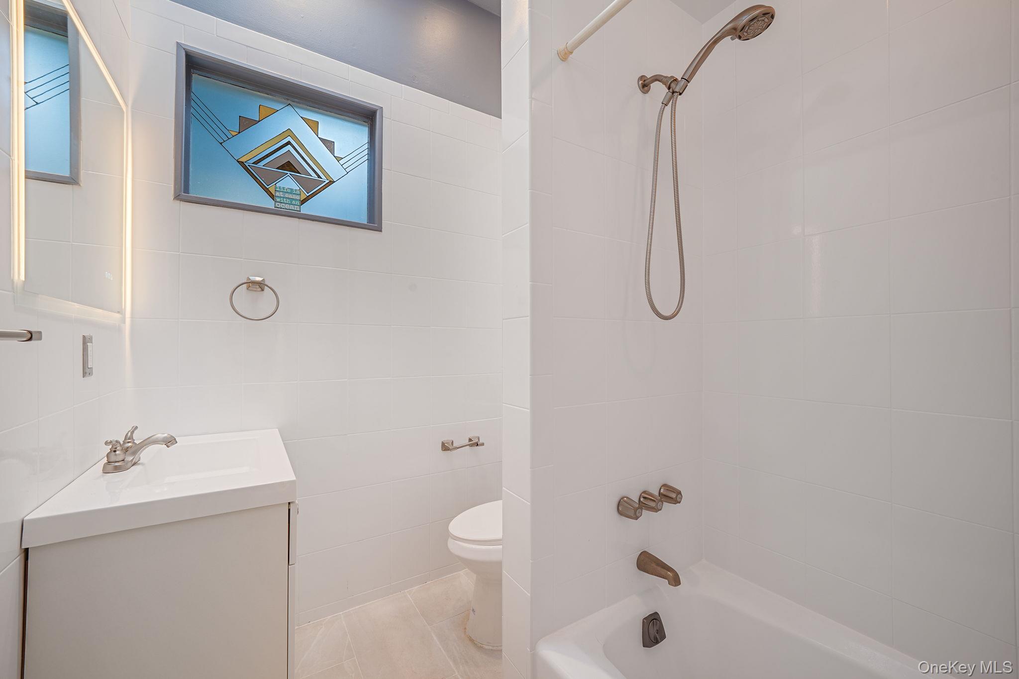 146 Awixa Avenue Bay Shore, NY 11706 - Photo 23 of 40