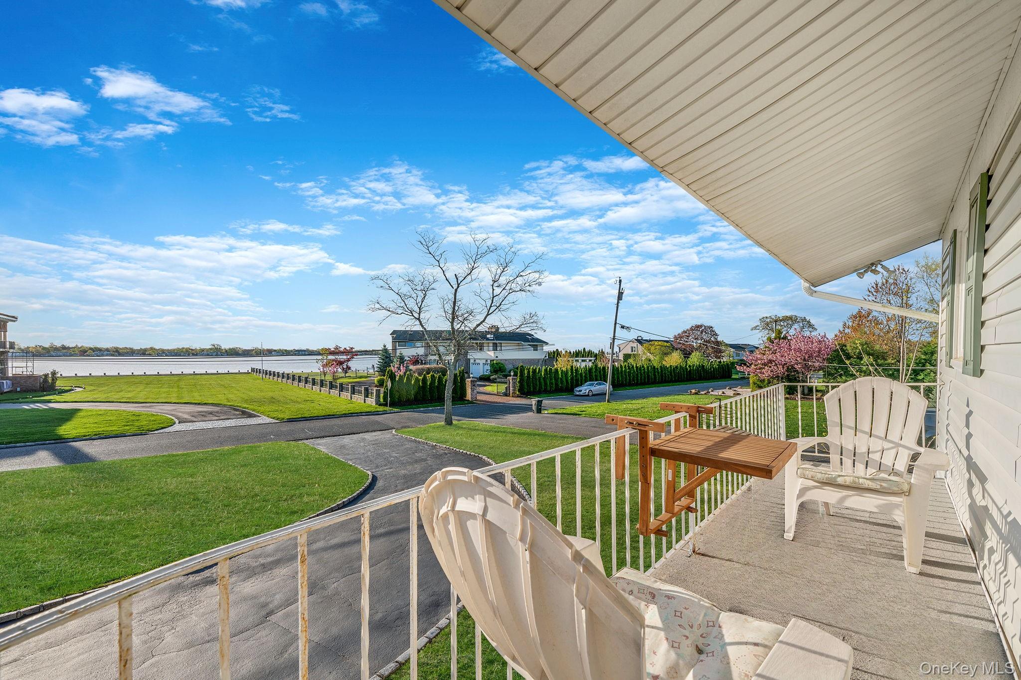 146 Awixa Avenue Bay Shore, NY 11706 - Photo 26 of 40