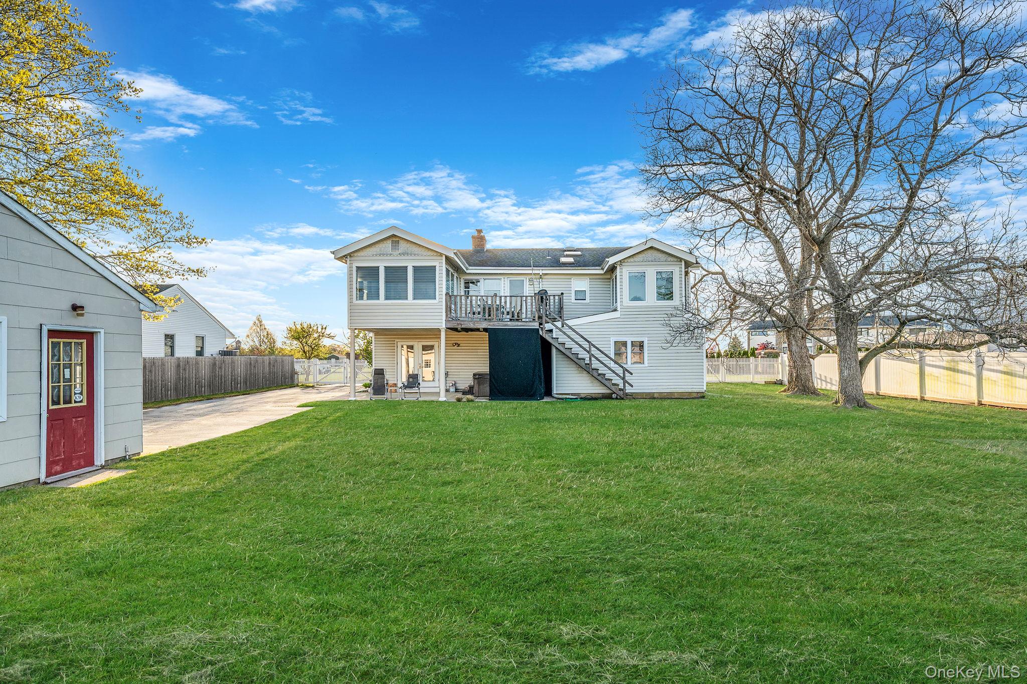 146 Awixa Avenue Bay Shore, NY 11706 - Photo 34 of 40