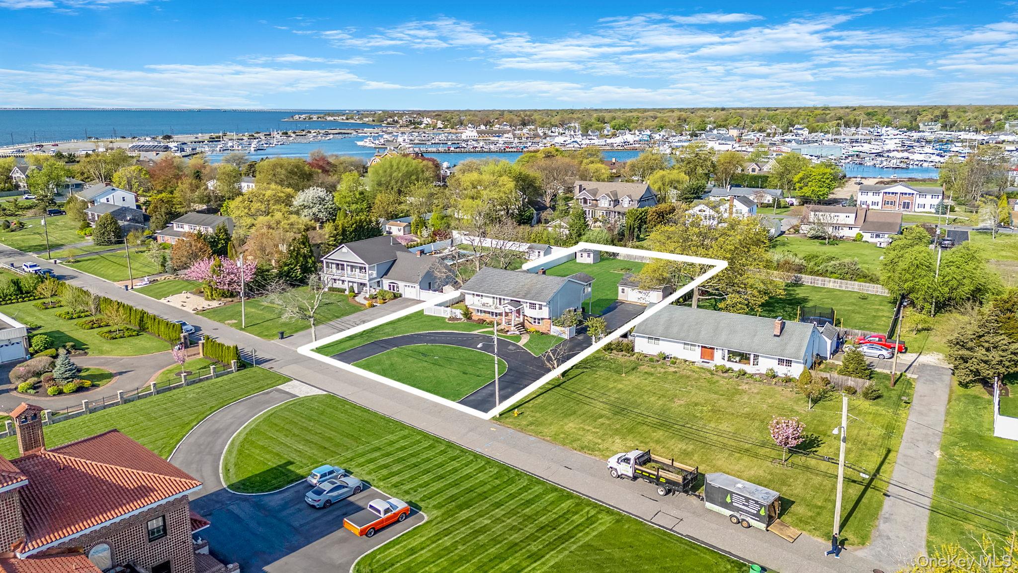 146 Awixa Avenue Bay Shore, NY 11706 - Photo 4 of 40