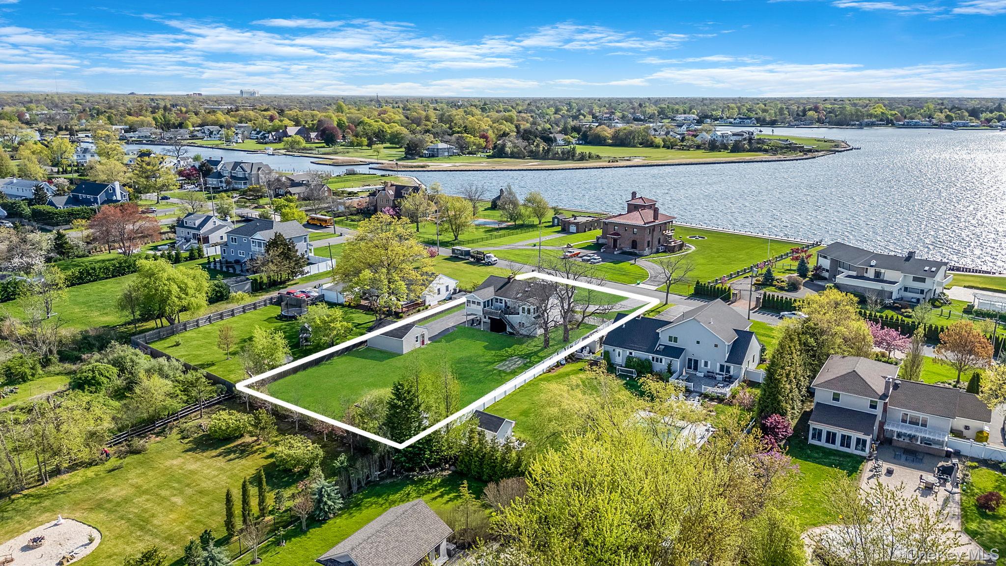 146 Awixa Avenue Bay Shore, NY 11706 - Photo 5 of 40