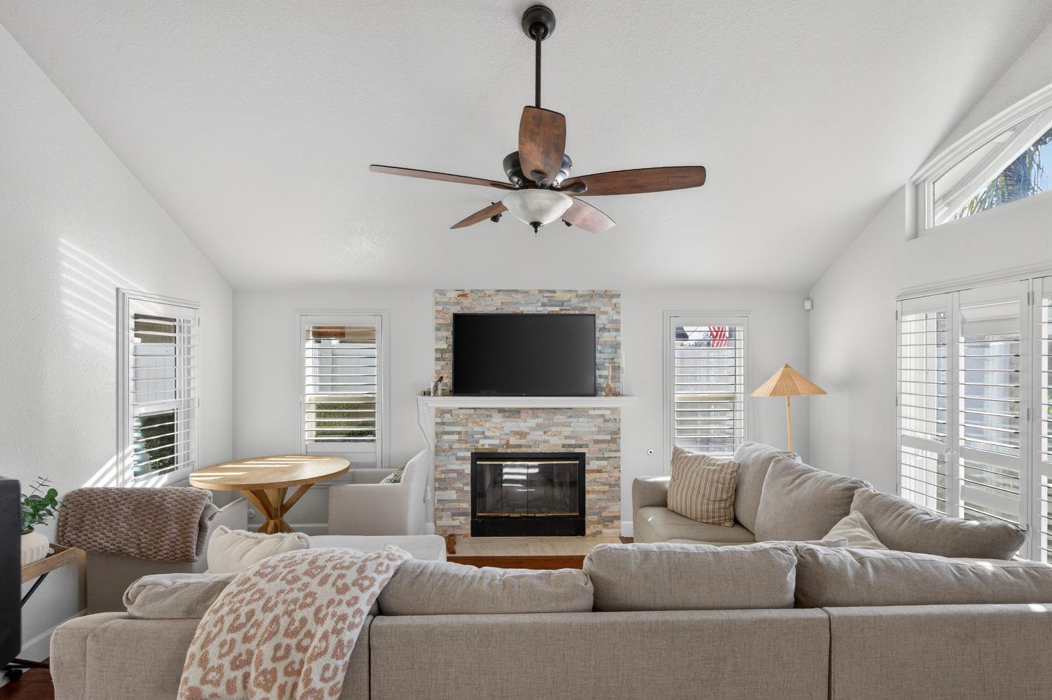 19084 Pebble Run Woodbridge, CA 95258 - Photo 7 of 49 Gallery Image 7