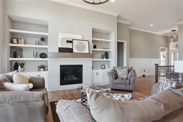 $692,900 | 8162 Valley Road, Lenexa, KS 66220