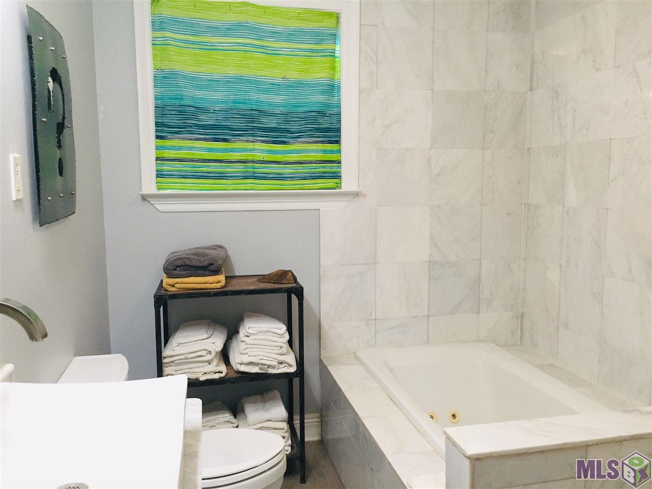 20320 Patricia Street Springfield, LA 70462 - Photo 21 of 28 Hall Bath with Jetted Tub