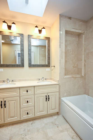 1035 Willow Road Winnetka, IL 60093 - Photo 17 of 25 a bathroom with a tub a sink and mirror