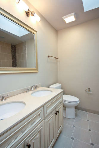1035 Willow Road Winnetka, IL 60093 - Photo 19 of 25 a bathroom with a sink a toilet and a mirror