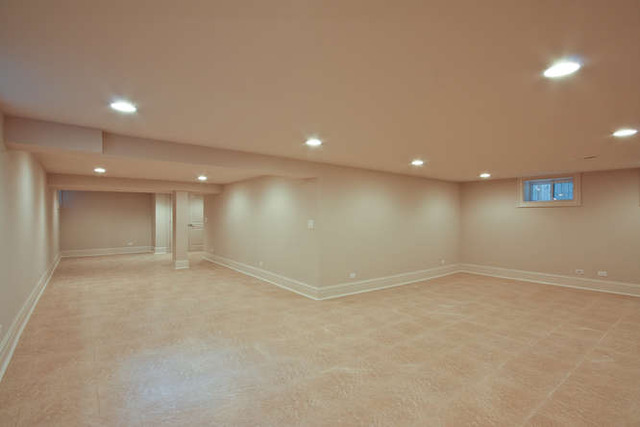 1035 Willow Road Winnetka, IL 60093 - Photo 23 of 25 an empty room with a empty space