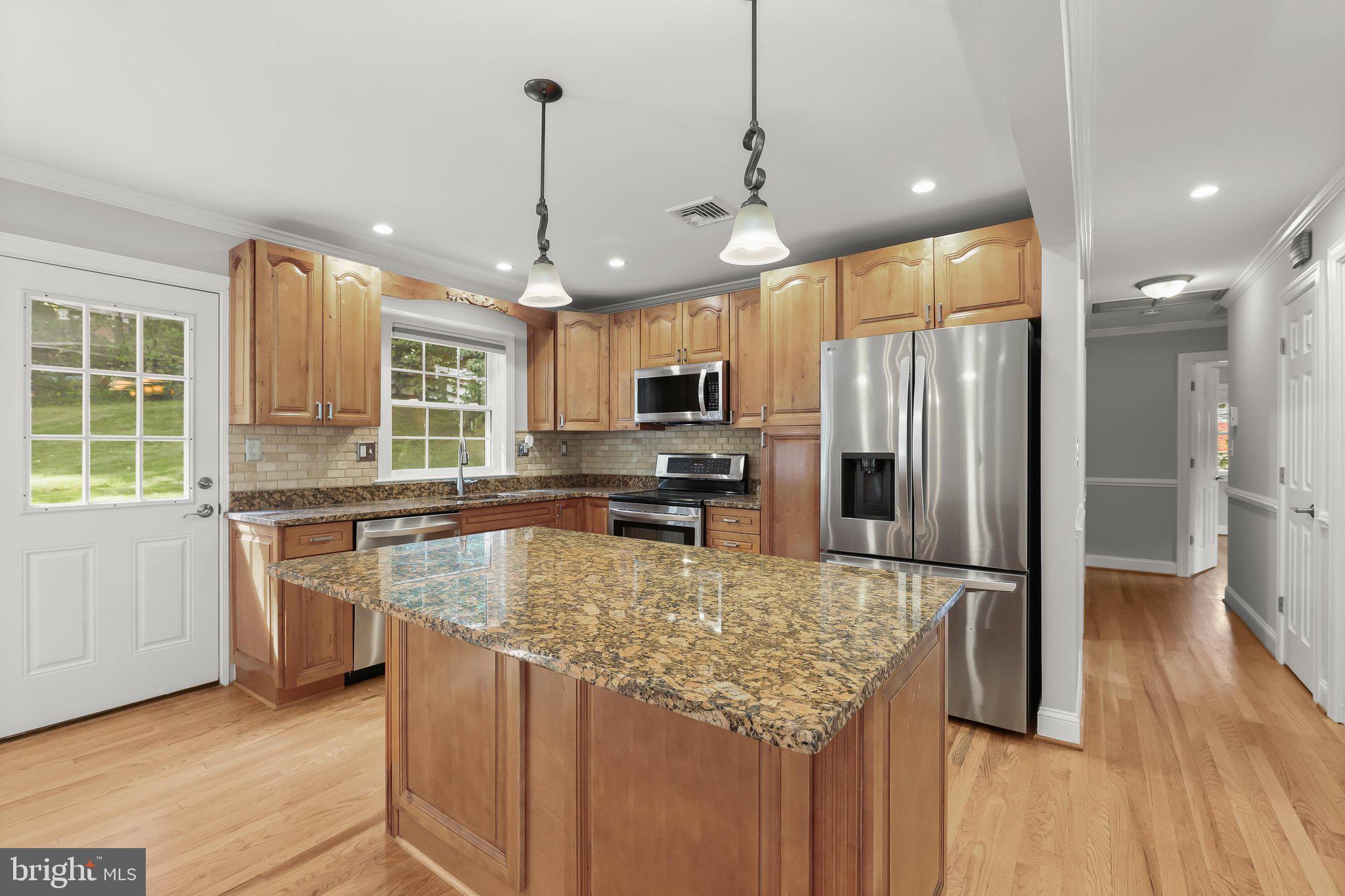8533 High Ridge Road Ellicott City, MD 21043 - Photo 16 of 47 Granite Countertops