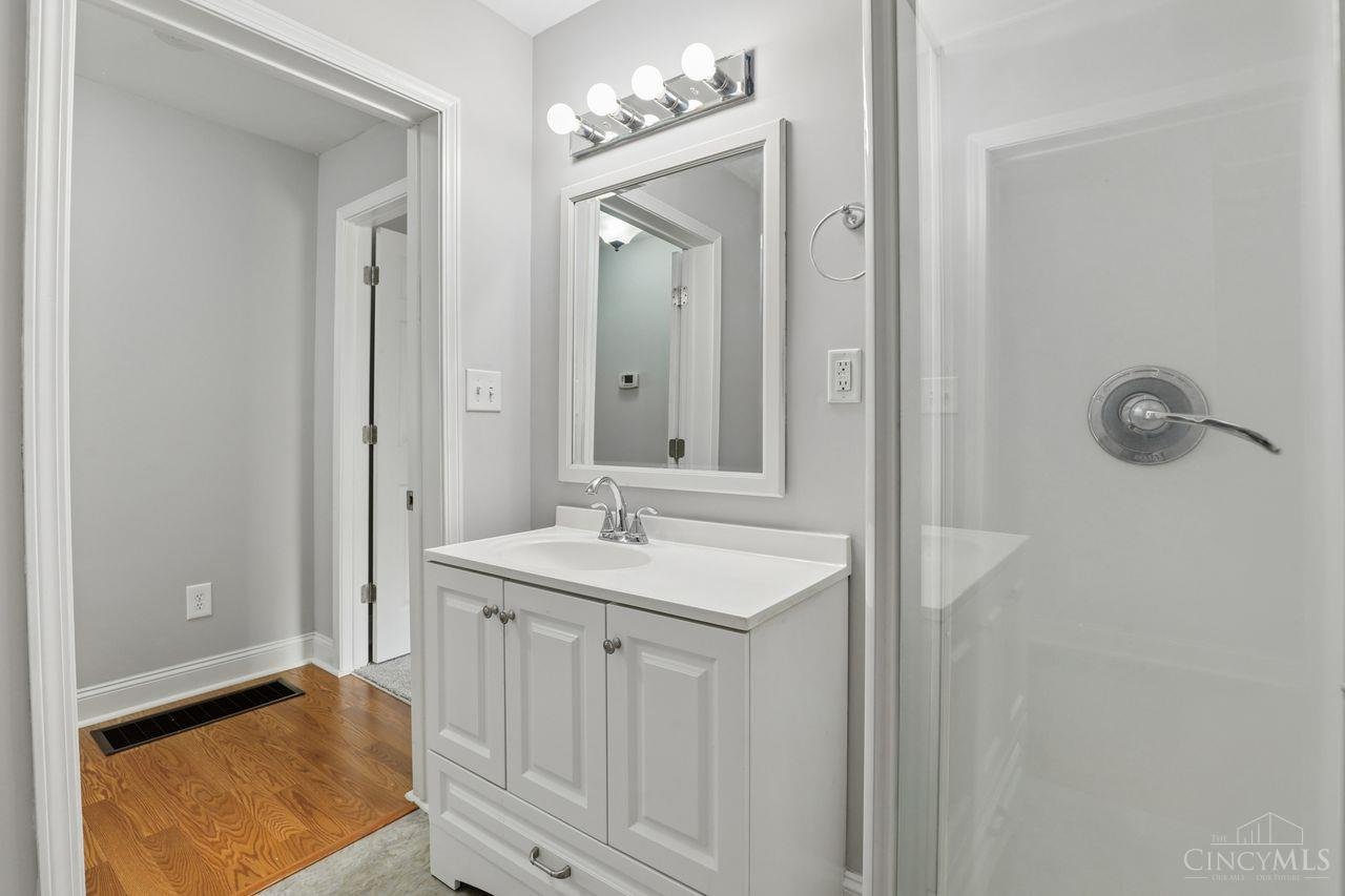 6015 Eleanor Street Cincinnati, OH 45227 - Photo 19 of 36