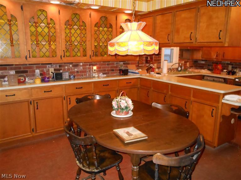 964 Richmond Road Cleveland, OH 44124 - Photo 2 of 10