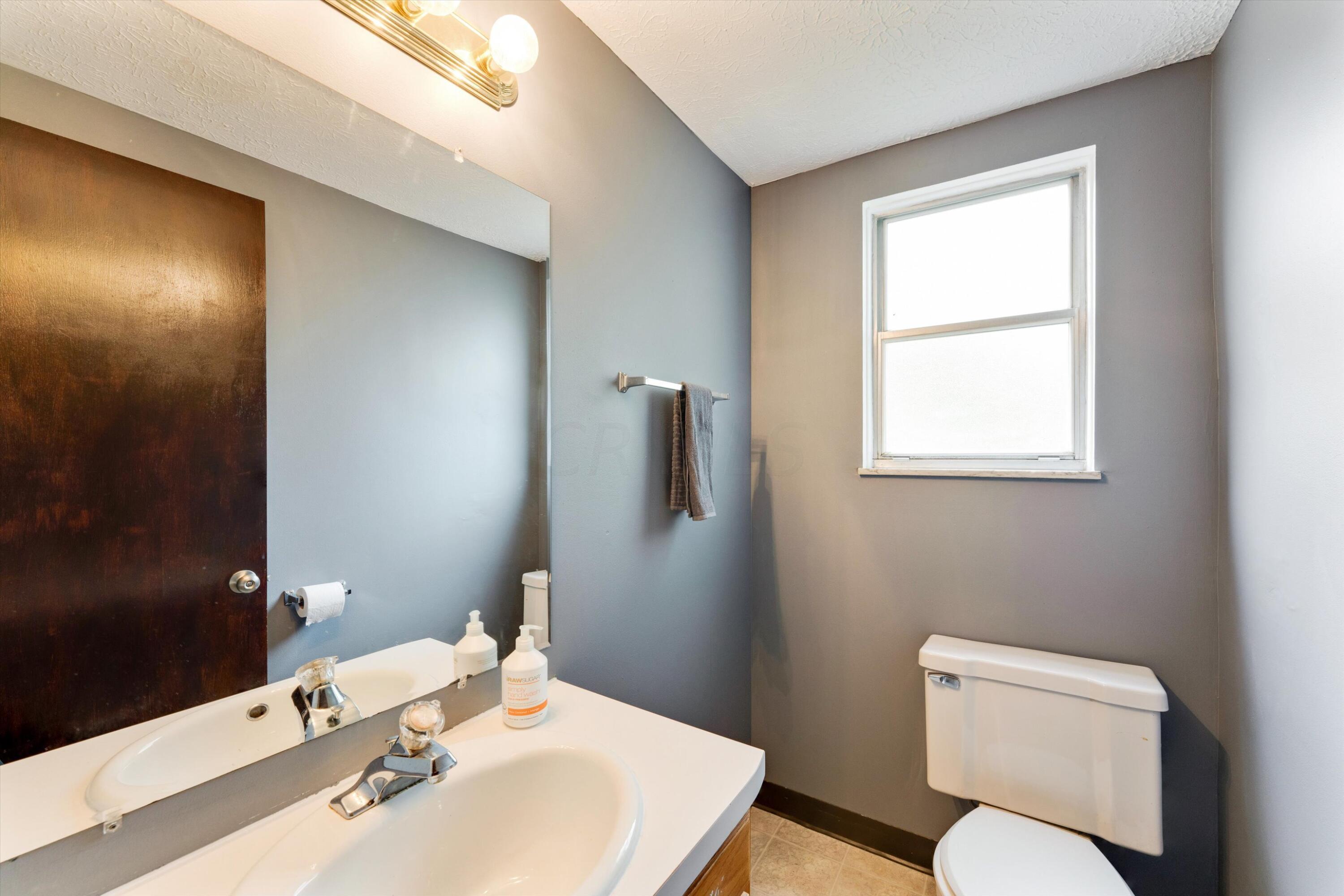 1648 Sandhurst Road Columbus, OH 43229 - Photo 21 of 41 powder rm