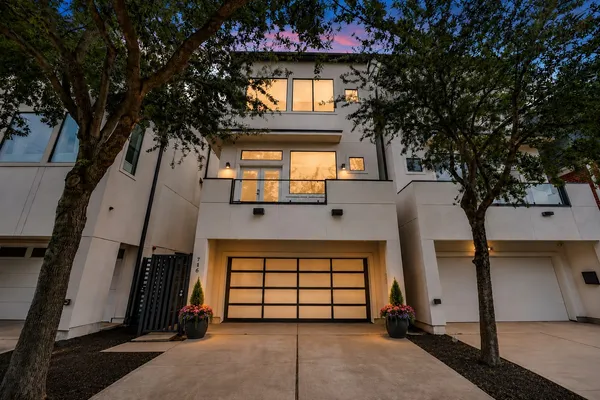 $899,000 | 716 West Drew Street, Houston, TX 77006
