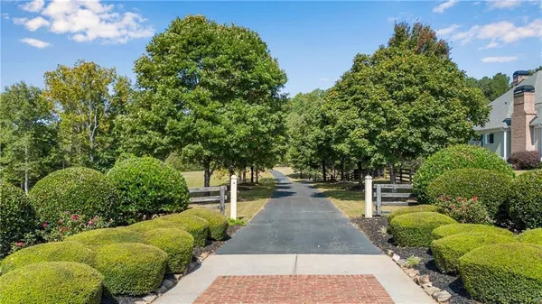 a view of an outdoor space