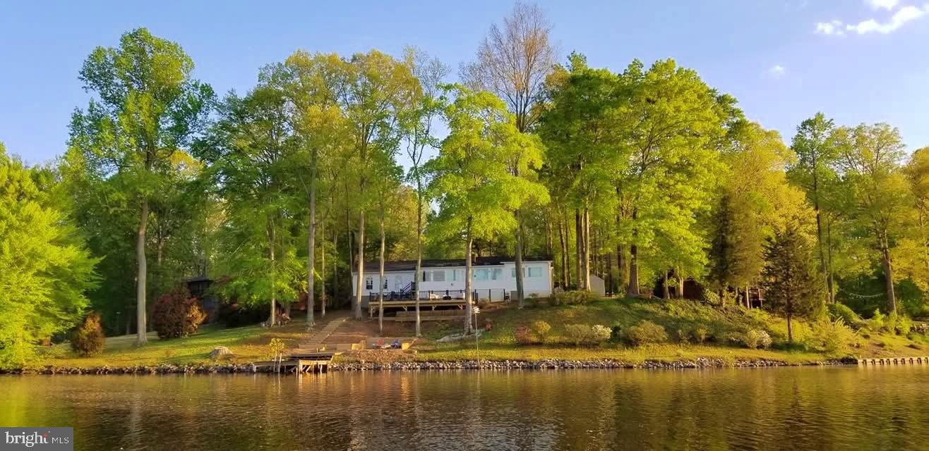 True waterfront home on Lake Land'Or